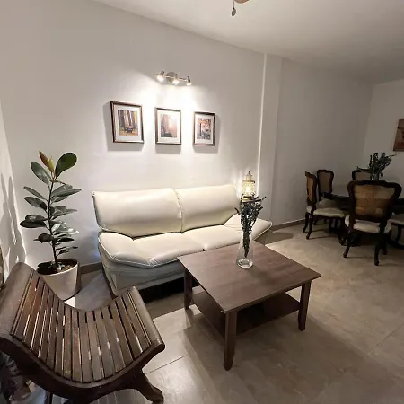 Perfect Location! 4 Bedroom In Downtown *