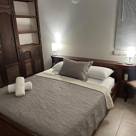 Perfect Location! 4 Bedroom In Downtown *