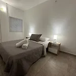 Perfect Location! 4 Bedroom Apartment In Downtown