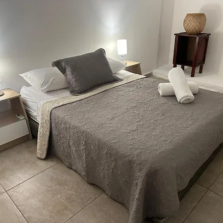 Perfect Location! 4 Bedroom In Downtown